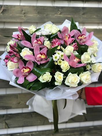 Букет цветов из: Розы и Хризантемы в Марусино