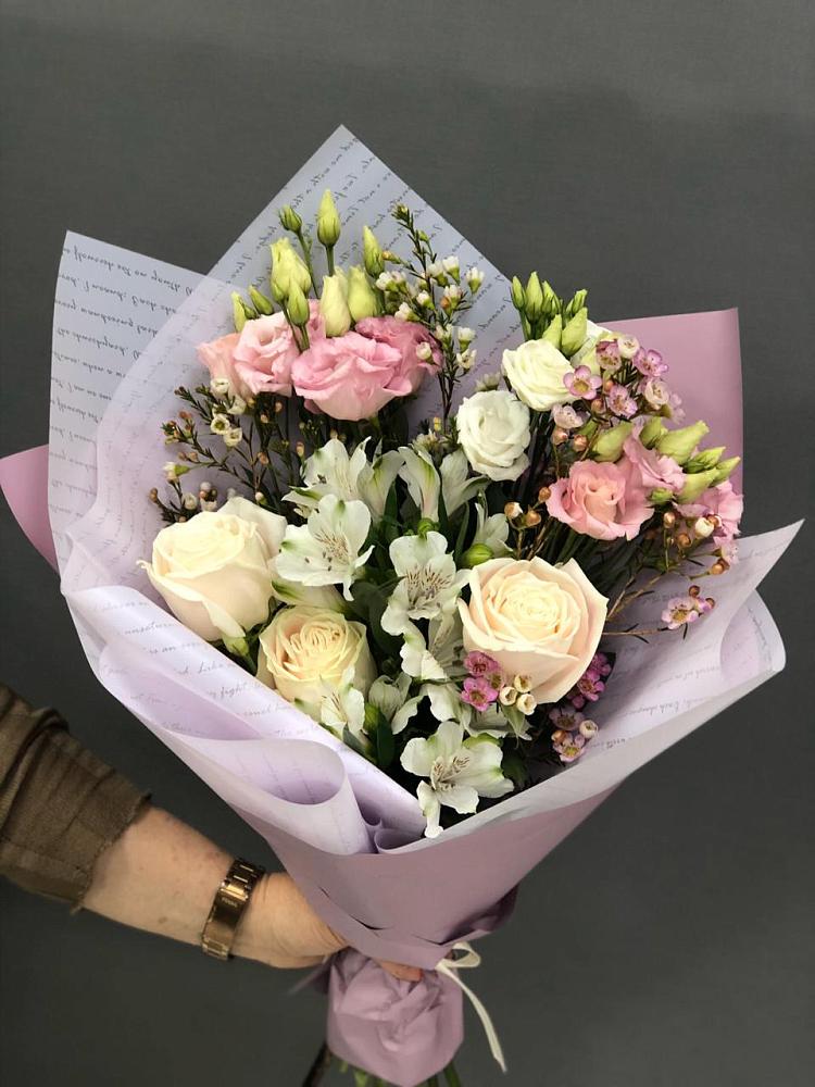 Букет цветов из: Альстромерии, Розы и Лизиантусы в Марусино