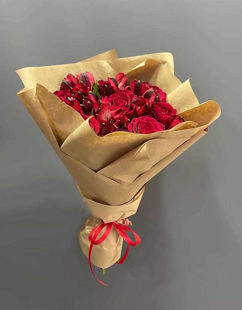 Букет цветов из: Альстромерии и Розы в Марусино