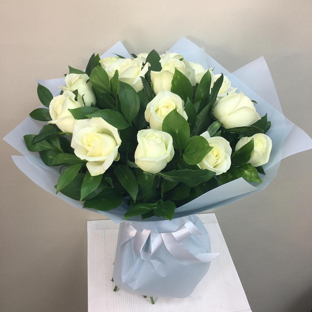 Букет 15 Белых роз Проуд в Марусино