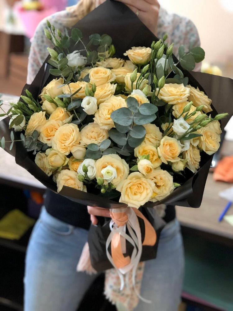 Букет цветов из: Розы и Лизиантусы в Марусино