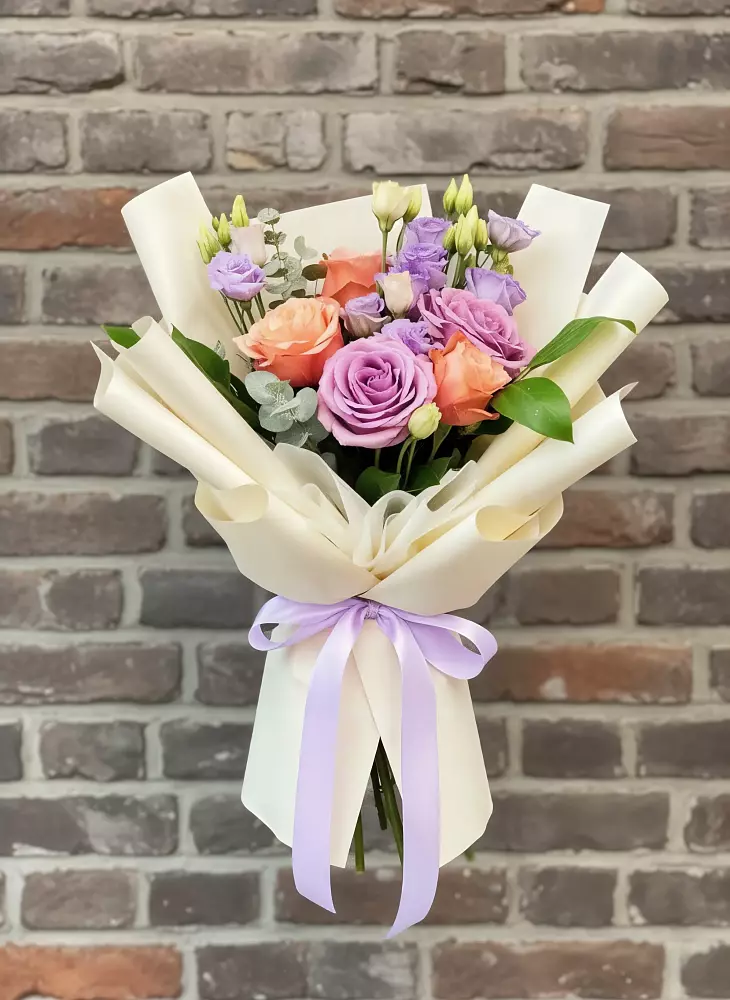 Букет цветов из: Лизиантусы и Розы в Марусино