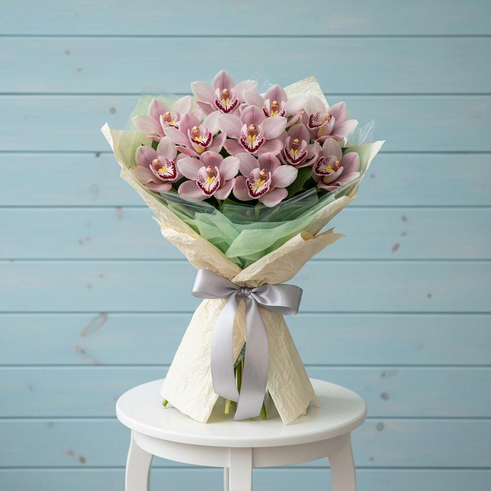 Букет цветов из: Орхидеи и Розы в Марусино