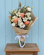Букет цветов из:  Альстромерии, Лизиантусы, Розы и Хризантемы в Марусино
