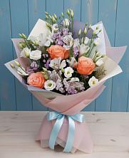 Букет цветов из:  Лизиантусы, Розы, Альстромерии и Гипсофила в Марусино