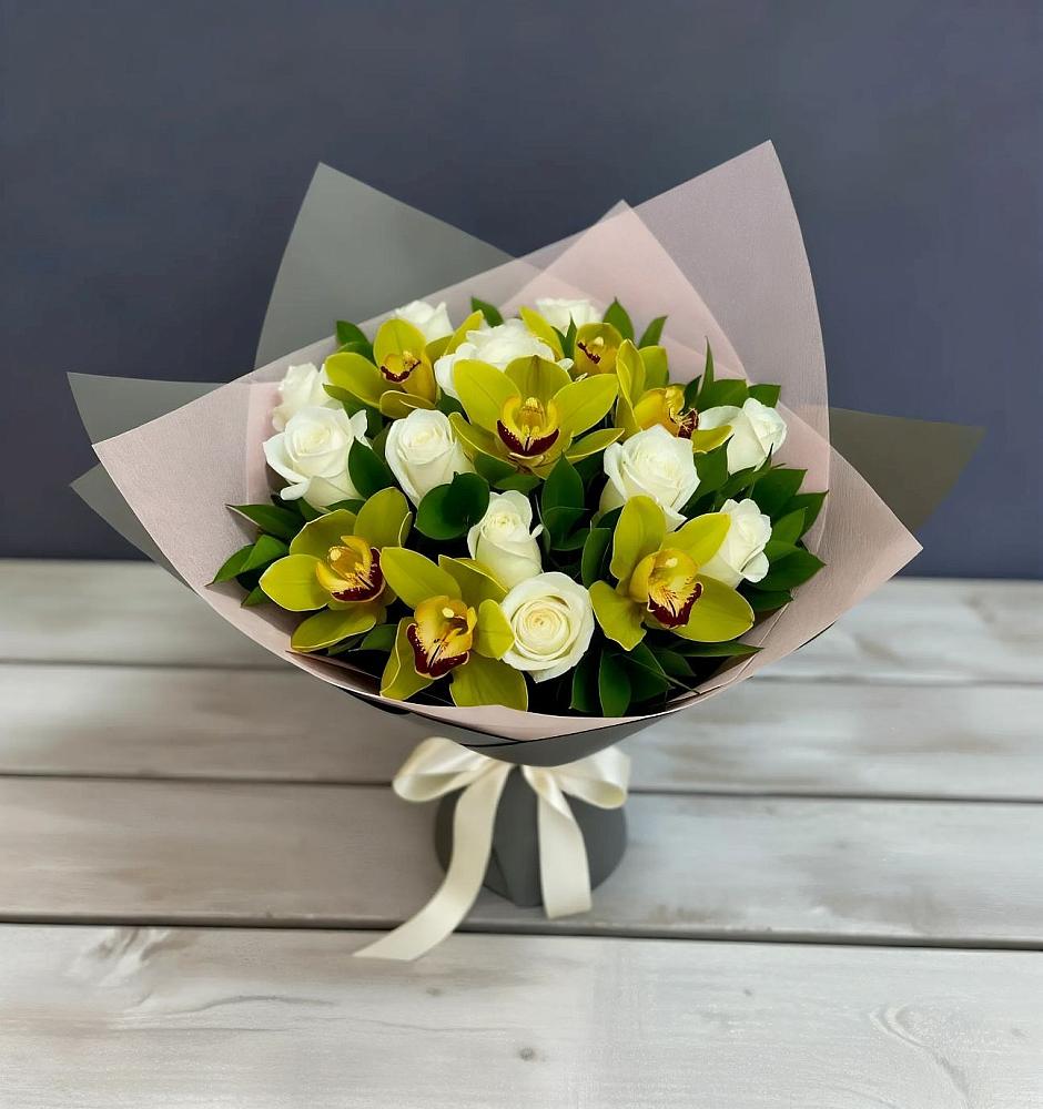 Букет цветов из: Орхидеи и Розы в Марусино