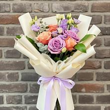 Букет цветов из:  Лизиантусы и Розы в Марусино