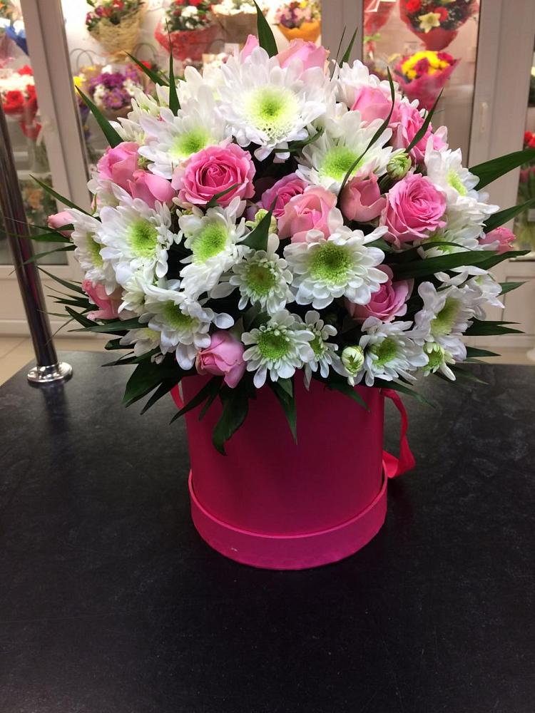 Цветочная композиция из Розы и Хризантемы в шляпной коробке в Марусино