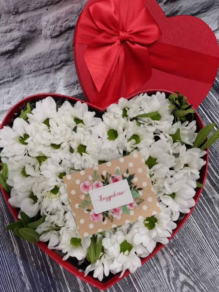 Цветочная композиция из Хризантемы в виде сердца в Марусино