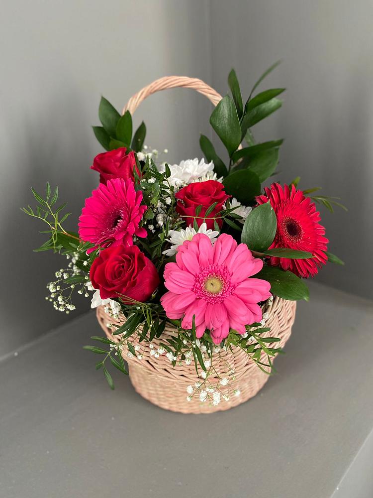 Цветочная композиция из Розы, Хризантемы и Герберы в корзине в Марусино