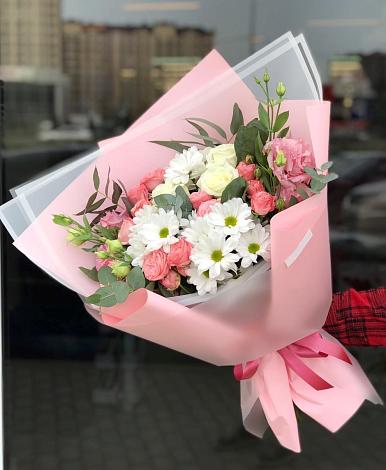 Букет цветов из: Розы, Лизиантусы и Хризантемы в Марусино