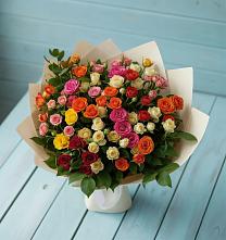 Букет Микс из разноцветных кустовых роз в Марусино