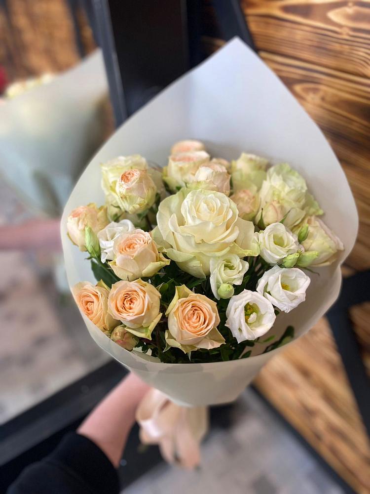 Букет цветов из: Розы и Лизиантусы в Марусино